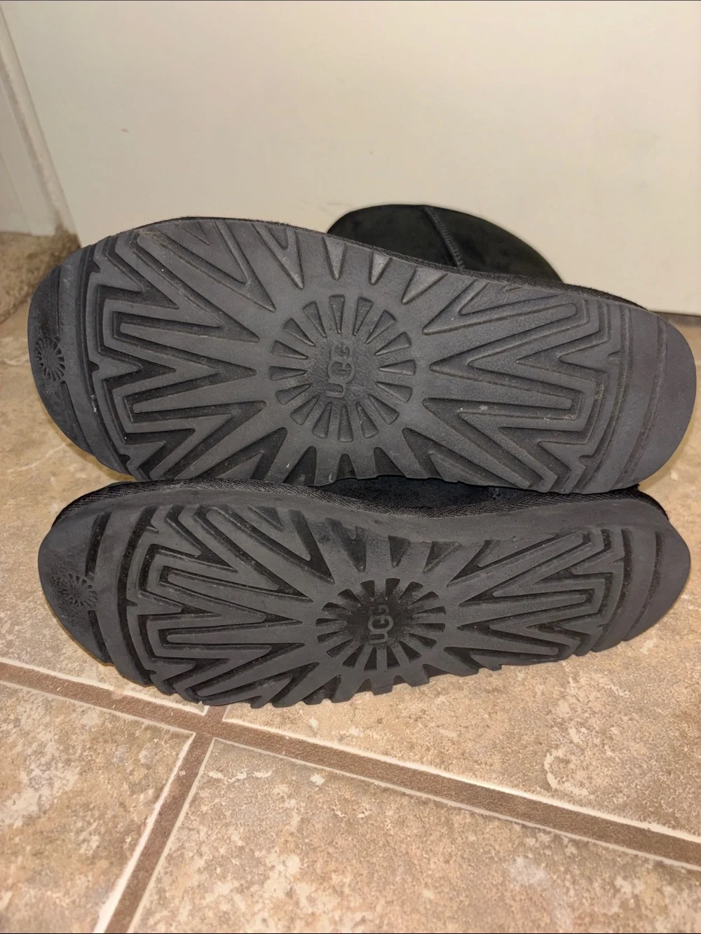 UGG Black Suede Short Winter Boots 7 classic style